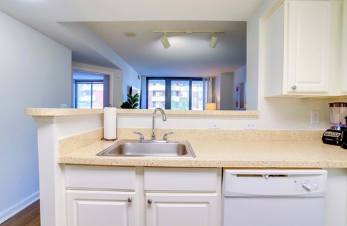 Ballston Apartment | Apt with Gym & Metro Access