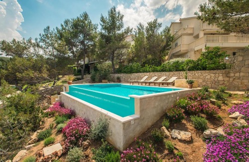 Cove Basina (Jelsa) Villa | Aqua residence