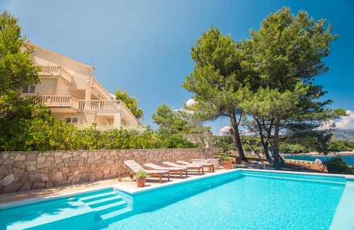Cove Basina (Jelsa) Villa | Aqua residence