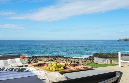 Kiama Downs House | Aqua - views over Jones Beach