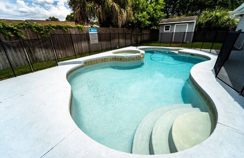 Pinecrest West Park House | Aqua Villa – Charming 3BR/2BA Home, Private Pool, Lanai, & Smart Amenities