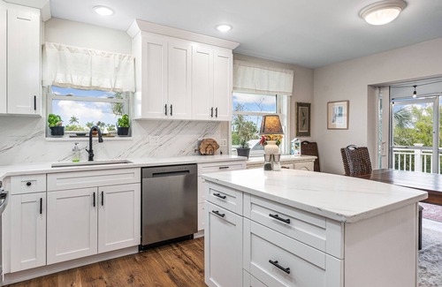 Sanibel House | Ar Lan y mor, 3 Bedroom, 3 Bathroom Home in Seagull Estates