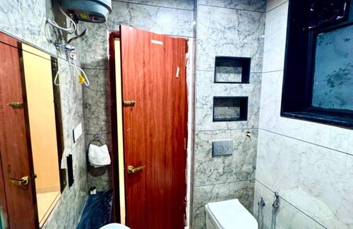 Bhimtal Hotel | Arahnyam Bhimtal With Pool & Cafe