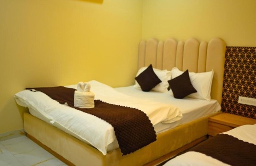 Bhimtal Hotel | Arahnyam Bhimtal With Pool & Cafe