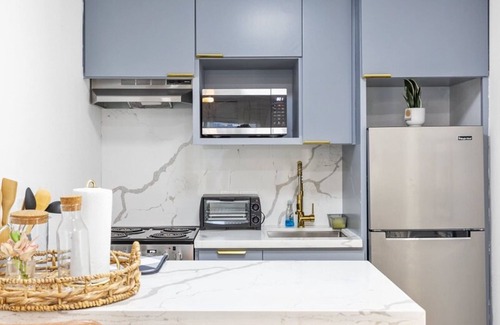 South Central Houston House | Arbor Villas I Sleeps 22 I Central HTX I Parking