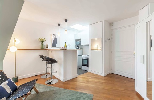 Faubourg-du-Roule Apartment | Arc de Triomphe V - Studio Apartment, Sleeps 2
