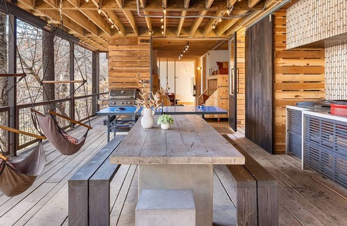 Mars Hill Cabin | Architect-designed Nordic Cabin:Sauna, Hot Tub, FirePit, GameRoom, Swings