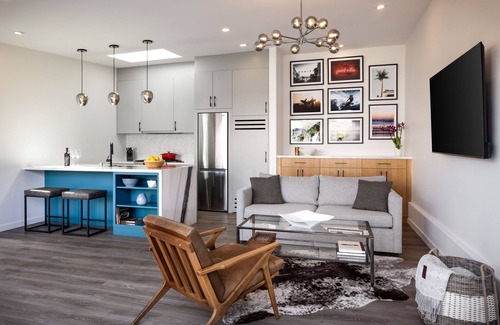 Mid-Wilshire House | Architecturally Designed Guest House (30 Day min)