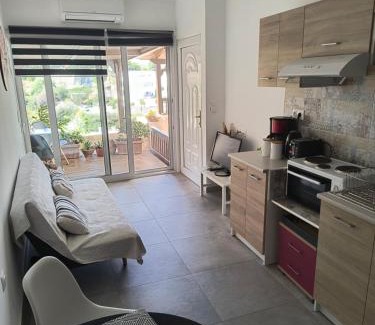 Agia Pelagia House | Arismari Studio 2 min from Mades Organized Beach