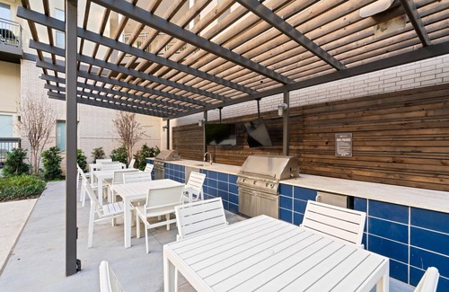 Central Arlington Apartment | Arlington Classy Studio Apartment