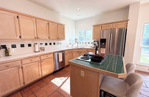 West Oak Hill House | Armadillo’s Pad – Pool, Game Room, Gym & more…