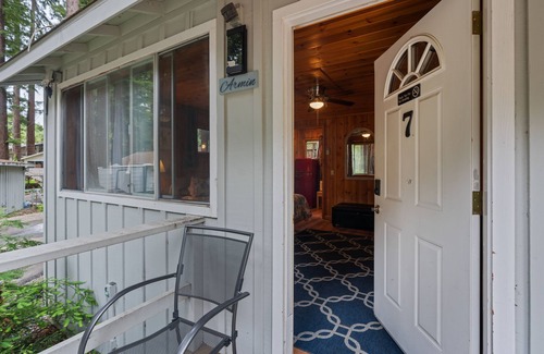 Boulder Creek Hotel | Armin - room Masoods Lodge