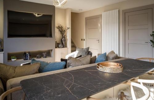 Isle of Arran House | Arran Shores Luxury Shorefront Apartment 4