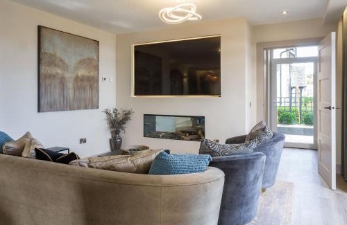 Isle of Arran House | Arran Shores Luxury Shorefront Suite 1