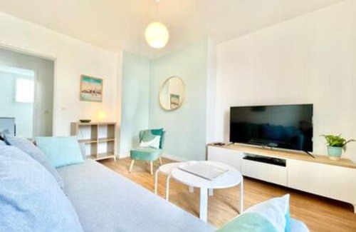 Saint-Nazaire Apartment | Art Deco I Center I High-Speed Wi-Fi I Bright