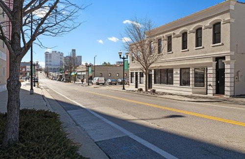 West Central Apartment | Art District Loft - 4BD/2BA Downtown SGF