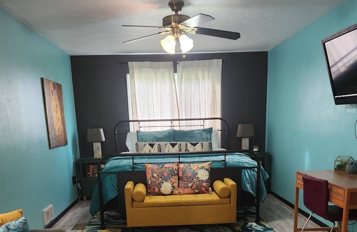 Jefferson County Apartment | Art Inspired Modern Country Retreat