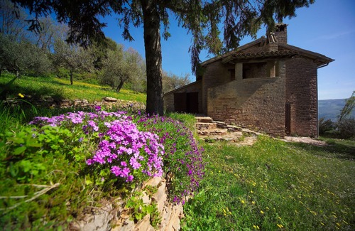 Spello Cottage | Art, nature and peace upon the mountain of St. Francis.