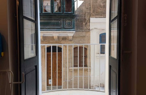Madliena Apartment | Art-themed apartment in downtown Valletta