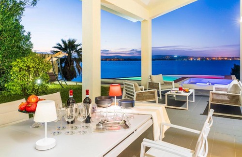 Syracuse Villa | Artemare