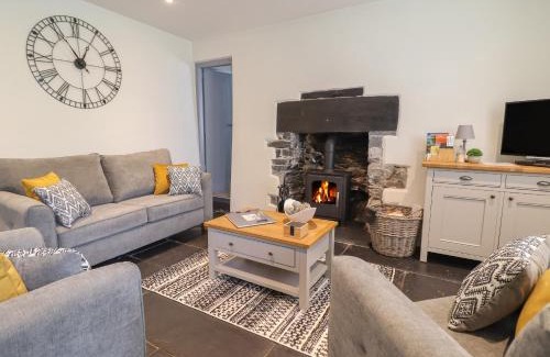 Tywyn House | Arthurs Cottage