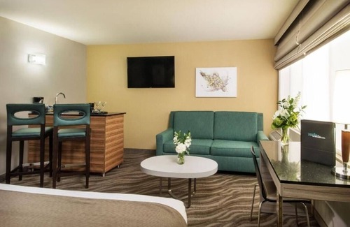 Little Italy Hotel | Artistic Studio King Suite Close to San Diego Harbor, Museums and Nightlife