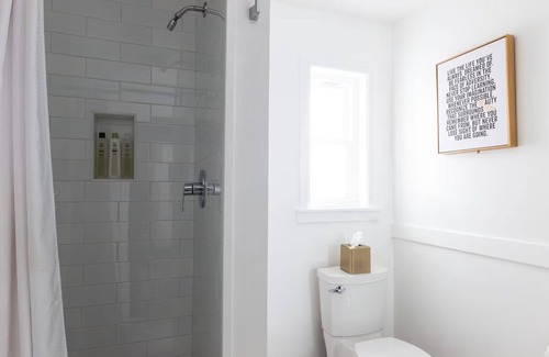 Lower Haight House | Artistically Decorated Hotel with Cozy Room | Near Golden Gate Park