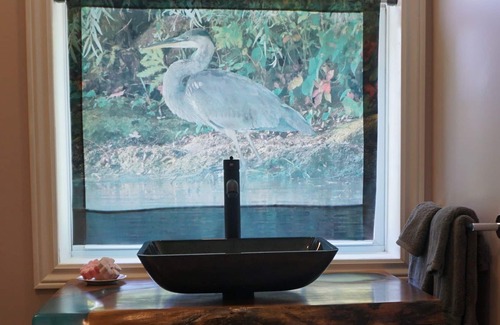 Westport House | Artsy & Comfy - Breakfast Included - 3 large rooms- Sleeps 6