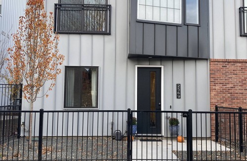 Five Points House | Artsy Private Rm w/amazing Rooftop views in Rino