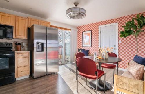 Highlands House | Arvada Escape: Central 4Br - Themed - Fire Pit