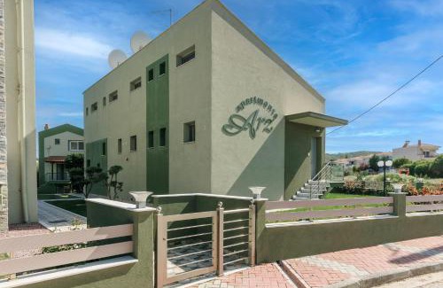 Nea Iraklitsa Apartment | Arz Apartments