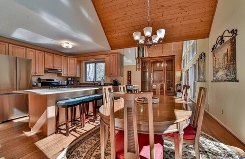 Asheville Cabin | Asheville Cabin Retreat: Hot Tub, Fireplace