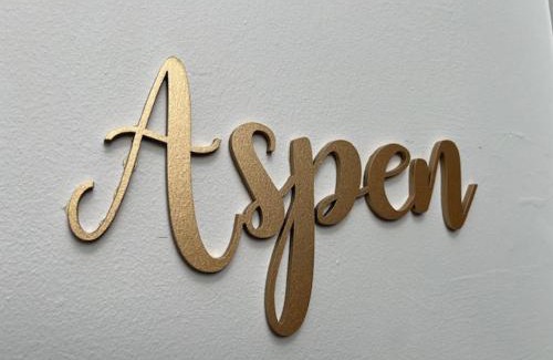 Huntingdon Apartment | Aspen-free parking-Grade II listed-second floor two bedrooms apartment