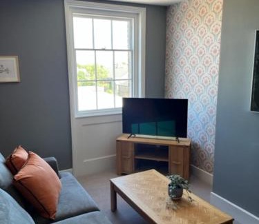 Huntingdon Apartment | Aspen-free parking-Grade II listed-second floor two bedrooms apartment