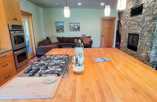 Mazama Cabin | Aspen Grove Cabin - 4-Bedroom Home in Mazama