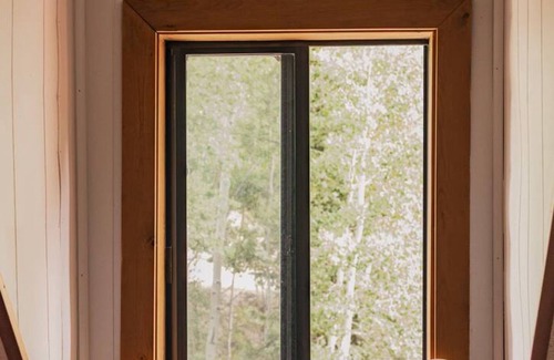 Silverton Apartment | Aspen Room Serene Retreat at Columbine