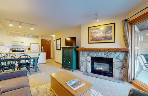 Upper Village Condo | Aspens by Whistler Blackcomb VR