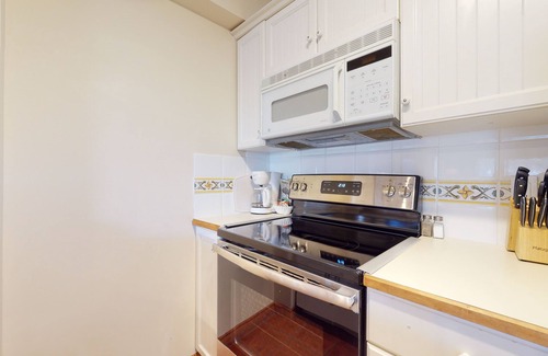 Upper Village Condo | Aspens by Whistler Blackcomb VR