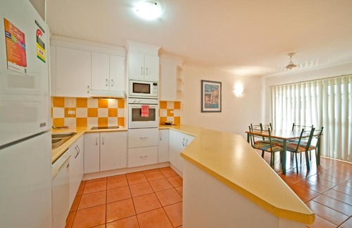 Cannonvale Apartment | at Beach Court Holiday Villas