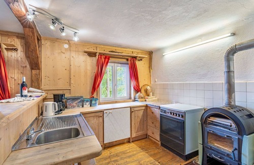 Heiligenblut House | Stunning private villa for 10 people with WIFI, patio, pets allowed and panoramic view