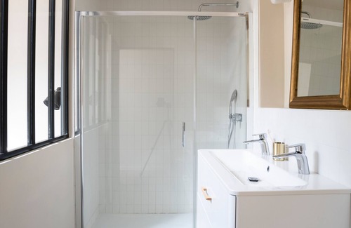 Leon House | At the end of the road.