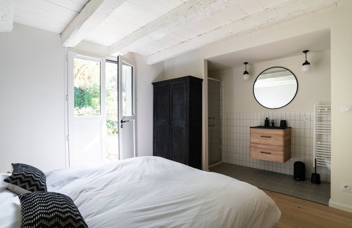 Leon House | At the end of the road.