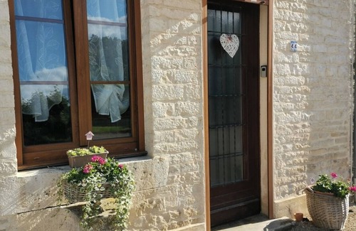 Cunfin House | At the foot of the Champenois vineyards house situated between vineyards and the Champenois forest
