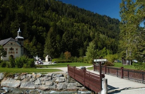Les Contamines-Montjoie Apartment | At the foot of the slopes! 4/5-person apartment with pool