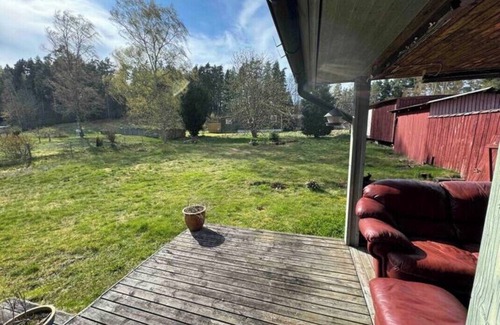 Dorarp Villa | Ateljé i villa Dörarp stort rum och uteplats