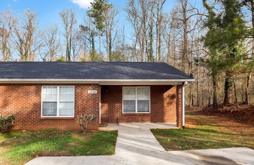Austell House | ATH - Spring Road 1734 · Austell - 2BR- Ranch - Pet Friendly (1734)