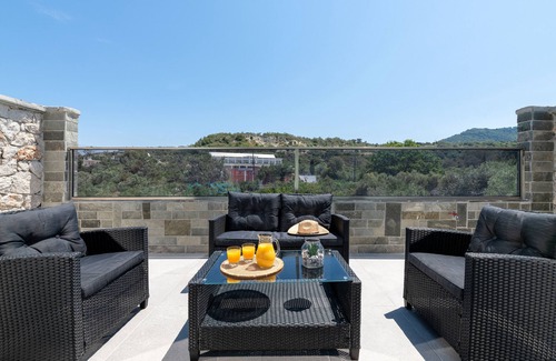 Filerimos Apartment | Athena PoolFront Suite