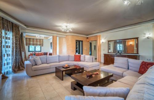 Tsilivi House | Athena's Holiday Home - Ideal for large groups, by ZanteWize