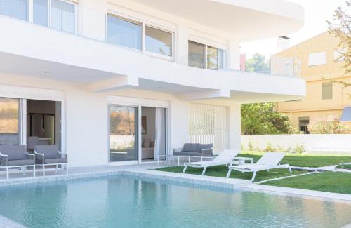 Elliniko Apartment | Athenean Private Pool Heaven