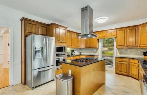 Conyers House | ATL 5BR Modern Sanctuary